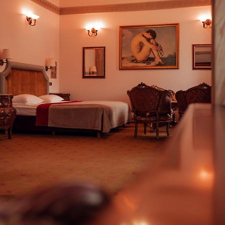 Hotel Ambasada Boleslawiec Болеславец Екстериор снимка