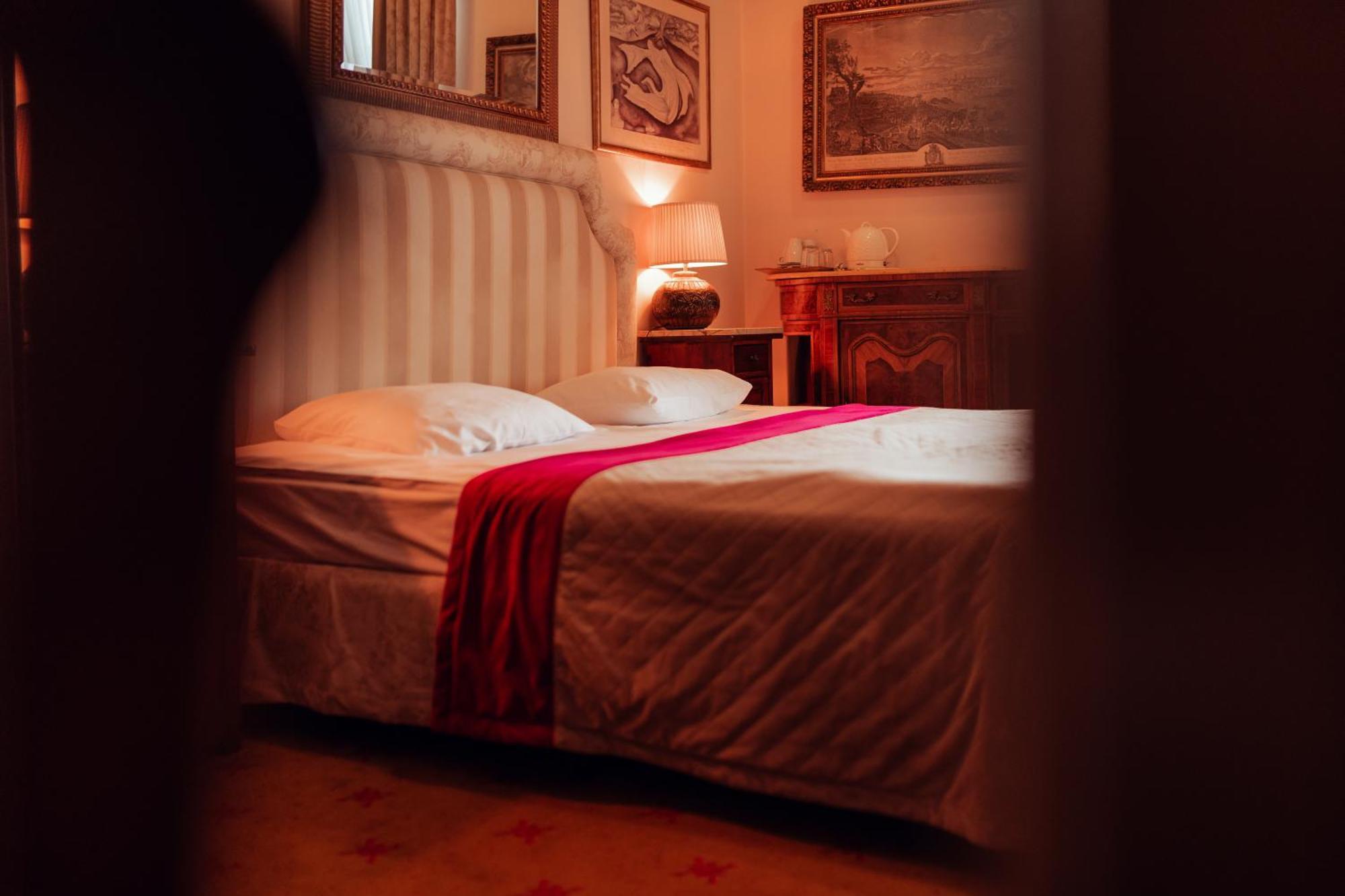 Hotel Ambasada Boleslawiec Болеславец Екстериор снимка