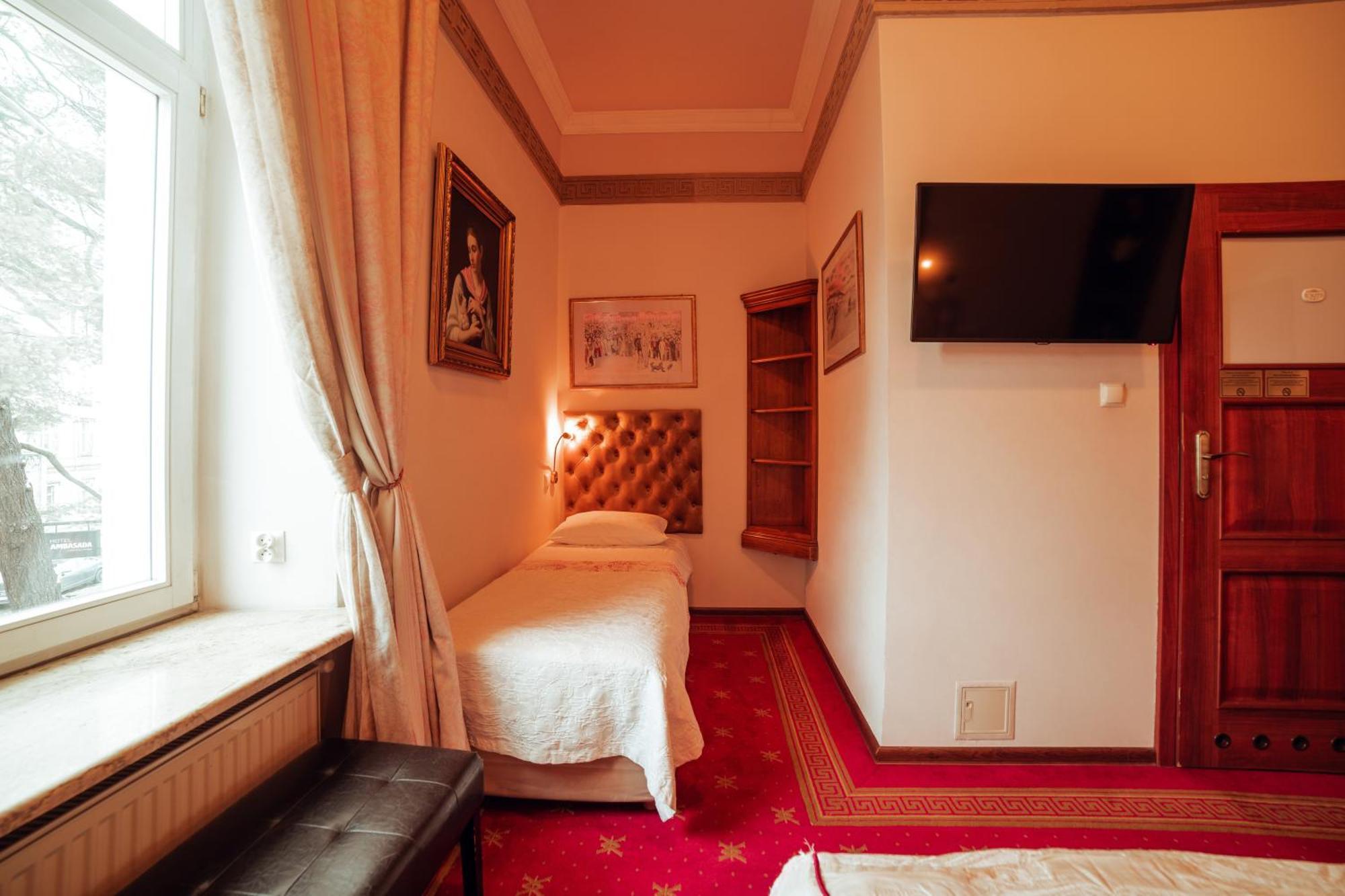 Hotel Ambasada Boleslawiec Болеславец Екстериор снимка