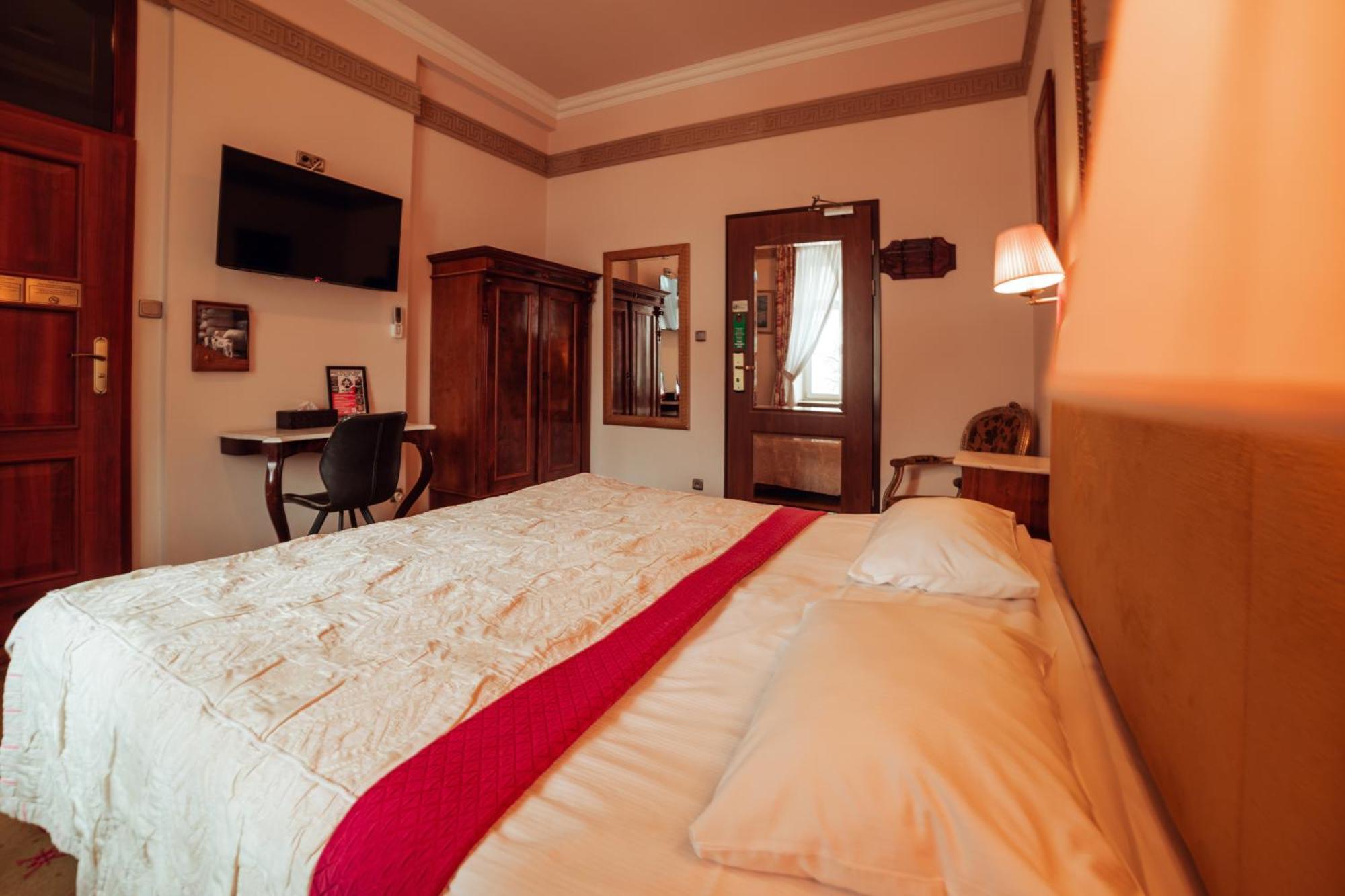 Hotel Ambasada Boleslawiec Болеславец Екстериор снимка