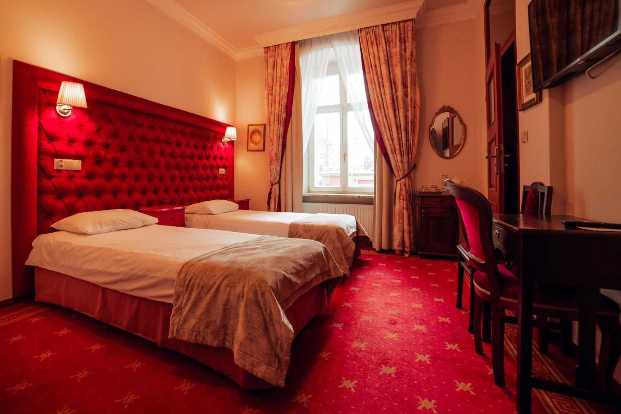 Hotel Ambasada Boleslawiec Болеславец Екстериор снимка