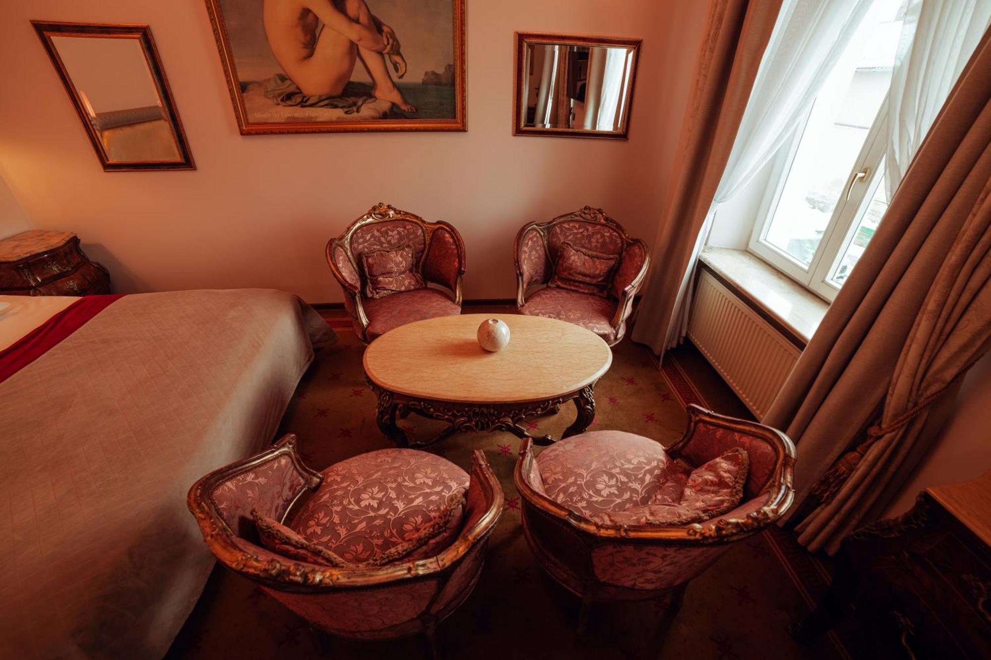 Hotel Ambasada Boleslawiec Болеславец Екстериор снимка