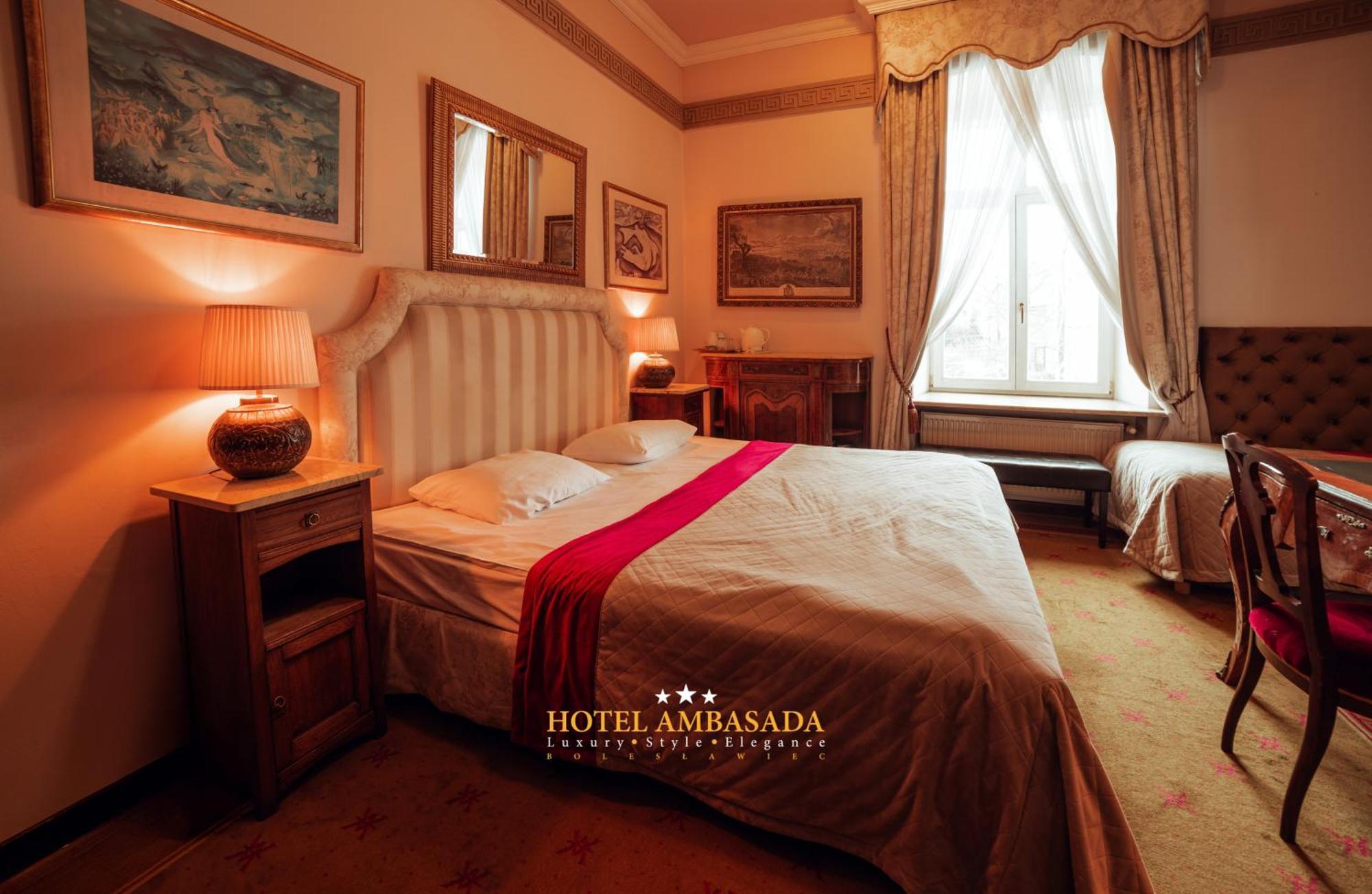 Hotel Ambasada Boleslawiec Болеславец Екстериор снимка